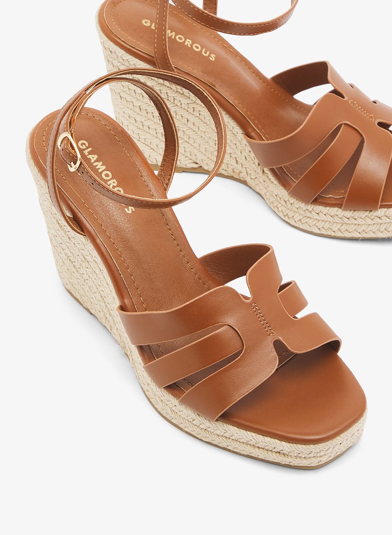 جلاموروس صنادل إسفين بكعب إسبادريل بلون تان - Image 4